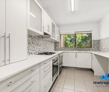 “SPACIOUS, MODERN AND A WALK TO EVERYTHING” - Photo 2