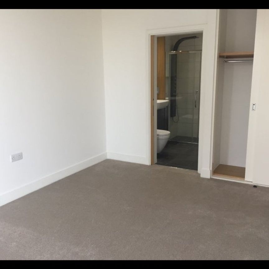 Room in a Shared Flat, Station Road, SE13 - Photo 1