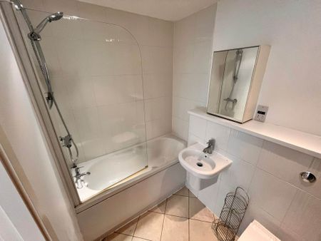 Price £900 pcm - Available Now - Unfurnished - Photo 4