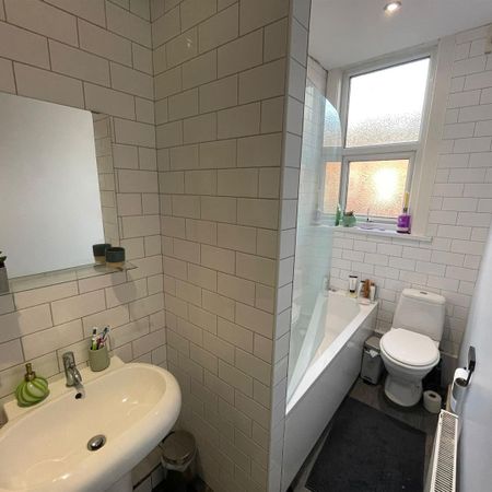 6 bedroom terraced house to rent - Photo 4