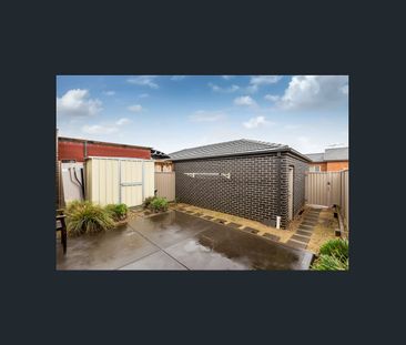 4 Peppermint Lane North, Melton, Vic 3337 - Photo 5