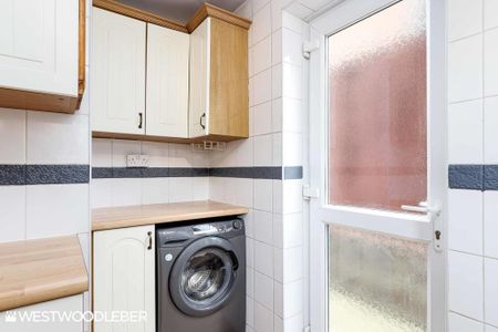 3 bedroom semi-detached house to rent - Photo 2