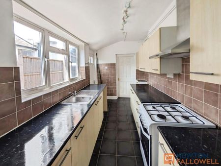 3 bedroom terraced house to rent - Photo 2