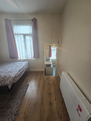 Studio Flat, Mount Pleasant Road, N17 - Photo 2