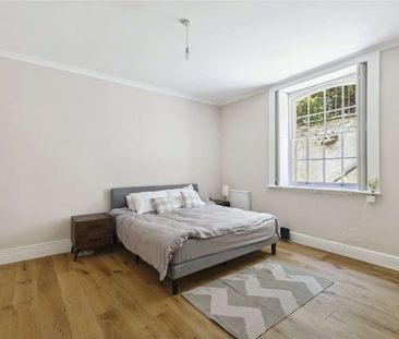 A beautifully renovated two-bedroom apartment - Photo 6