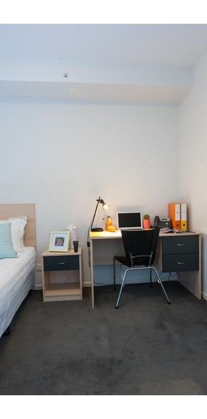 Melbourne | Student Living on Lonsdale | 1 Bedroom Apartment - Photo 2