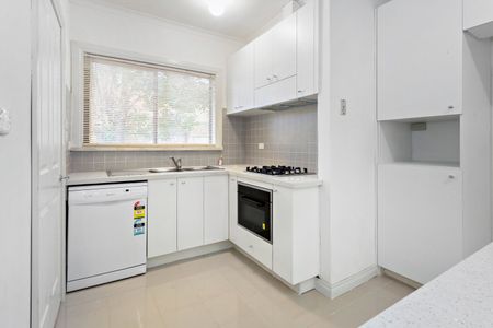 LOVELY THREE BEDROOM HOME - Photo 3