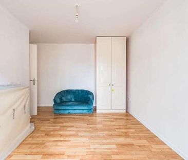 Meads Court, Stratford, E15 - Photo 3