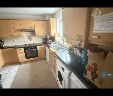 3 bedroom flat to rent - Photo 6