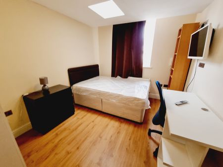 9 Bed Student Accommodation - Photo 3