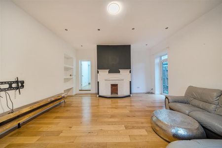 3 bedroom maisonette to rent - Photo 2