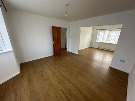 3 bedroom end of terrace house to rent - Photo 2