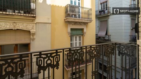 2 room luxury Flat for rent in Valencia - Photo 3