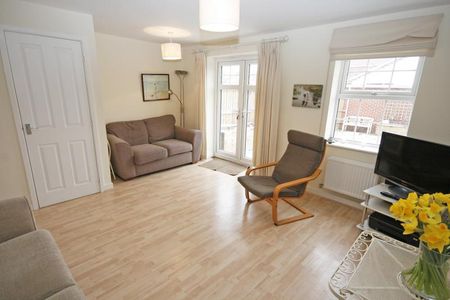 3 bedroom semi-detached house to rent - Photo 4