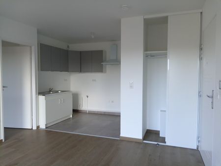 Résidence L’OPERA à REIMS sur la place d’Erlon, appartement T2 avec balcon et stationnement, disponible de sui - Photo 4