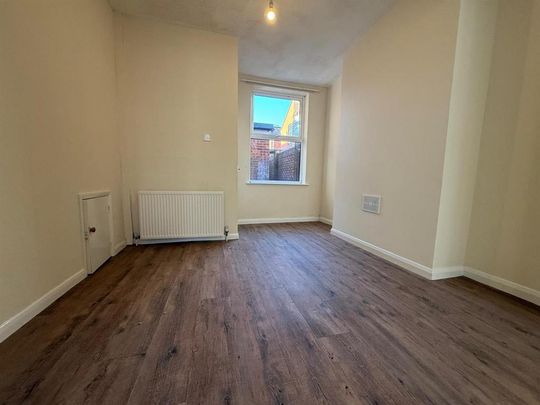 3 bedroom end of terrace house to rent - Photo 1