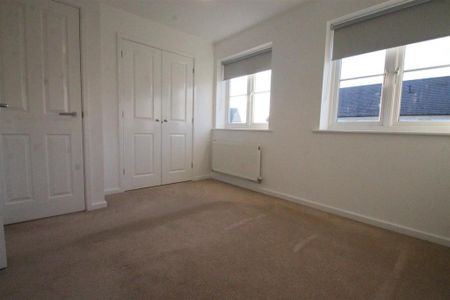2 bedroom end of terrace house to rent - Photo 4