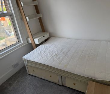 Room in a Shared House, Carlyle Road, E12 - Photo 1