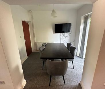 5 bedroom semi-detached house to rent - Photo 2