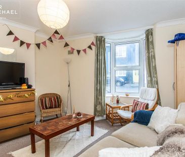 4 bedroom end of terrace house to rent - Photo 5