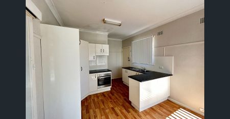 WELL PRESENTED, CLOSE TO WESTFIELD KOTARA!!! - Photo 3