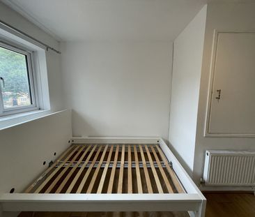 Room in a Shared House, Phoenix Close, E8 - Photo 4