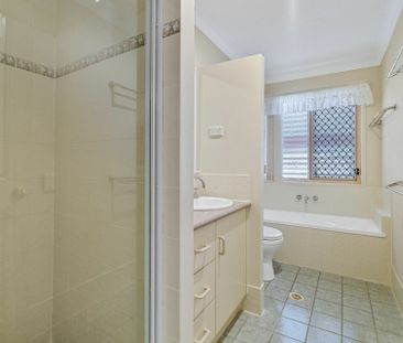 Spacious 4-Bedroom Family Home � Walk to John Flynn Hospital - Photo 2