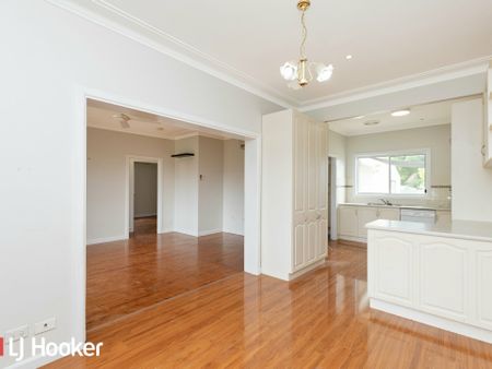 Freshly Renovated Family Home - A Must-See! - Photo 2