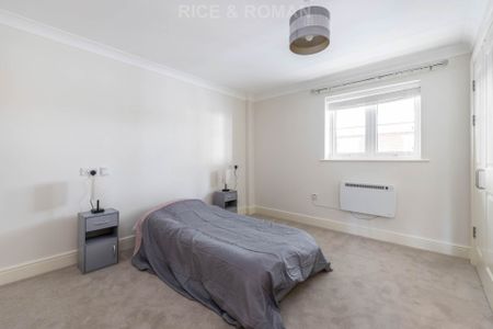 1 Bedroom Apartment, Lynwood Village – Ascot - Photo 2