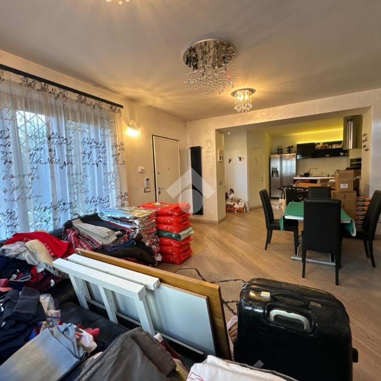 Porzione di bifamiliare in affitto - Photo 1