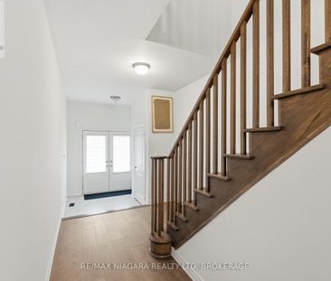 56 SAPPHIRE WAY, Thorold, Ontario, L2V0B8 - Photo 5