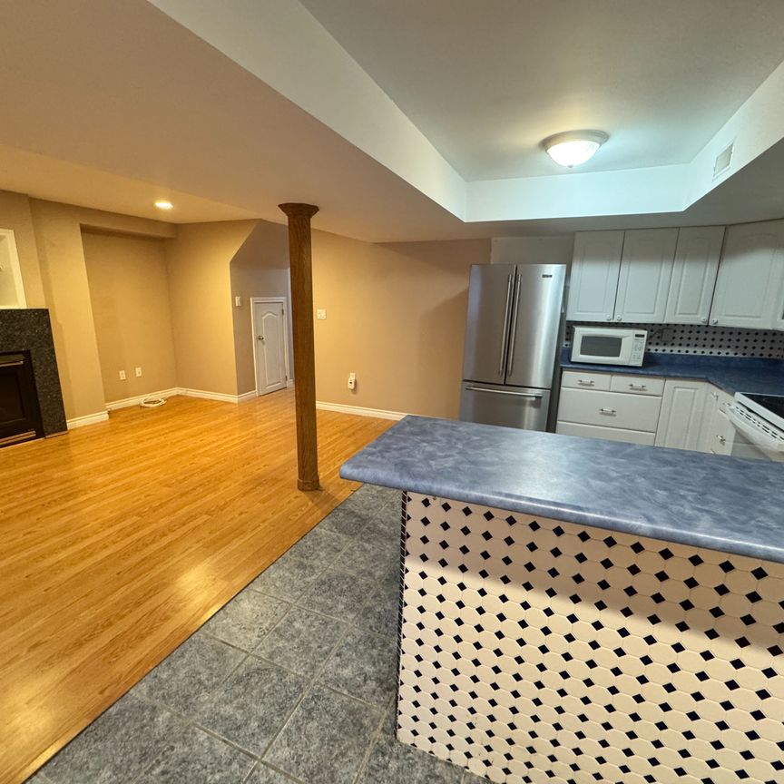 For Lease - 396 Hewitt Circle, Newmarket, Ontario - Photo 1