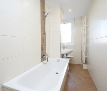 Balkon / Aufzug / Bad mit Fenster - Photo 1