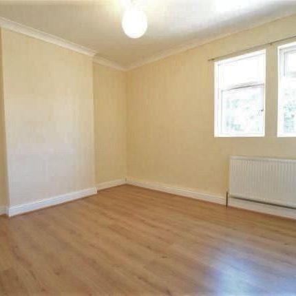 4 bedroom flat to rent - Photo 1