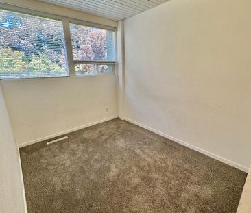 Serene Townhome – Convenient Location - Photo 4