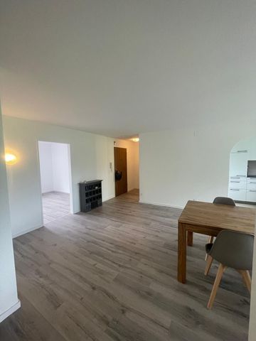 LARGE 3.5-ROOM APARTMENT 2ND FLOOR WITH BALCONY AND ELEVATOR - Photo 2