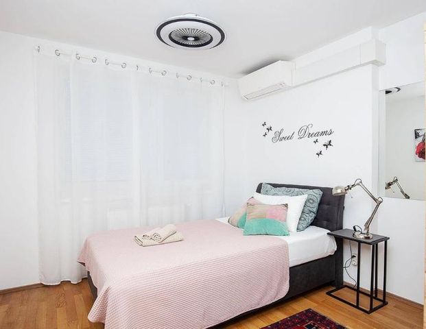 Neu renovierte, bescheidene Wohnung verfügbar (Erstbezug) - Photo 1