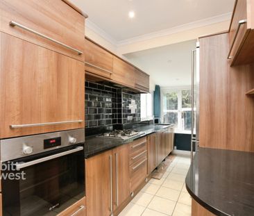 3 bedroom semi-detached villa to rent - Photo 6