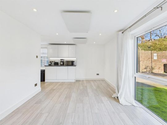 1 bedroom flat to rent - Photo 1