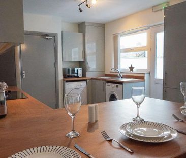 1 bedroom in a house share to rent - Photo 2