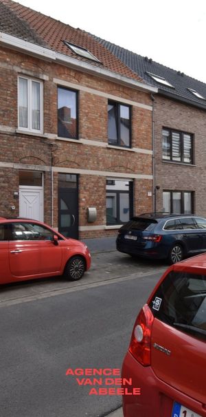 Gerenoveerde rijwoning met garage - Photo 1