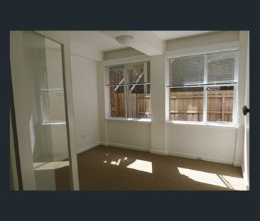 2-Bedroom Apartment in Canterbury! - Photo 5