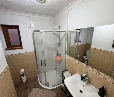 2 bedroom end of terrace house to rent - Photo 2