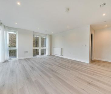 3 bedroom flat to rent - Photo 2