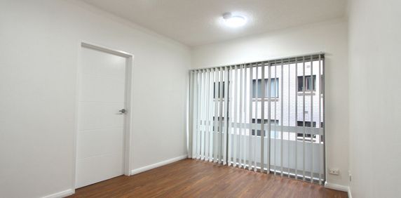 NEW LOOK, OLD PRICE! - Photo 2