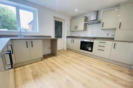 3 bedroom semi-detached house to rent - Photo 4