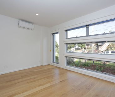 5/8 Hillside Crescent, Maribyrnong, VIC 3032 - Photo 5