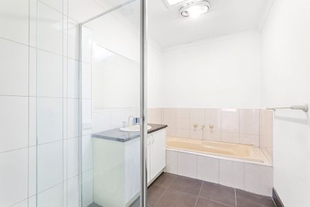 Comfortable Three Bed Home in the Heart of Clayton - Photo 5