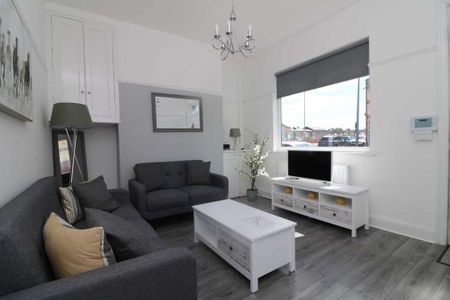 4 bedroom apartment to rent - Photo 2