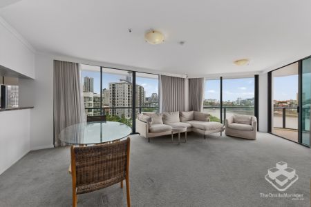 Luxury Riverside Living with Breathtaking Views - Photo 2